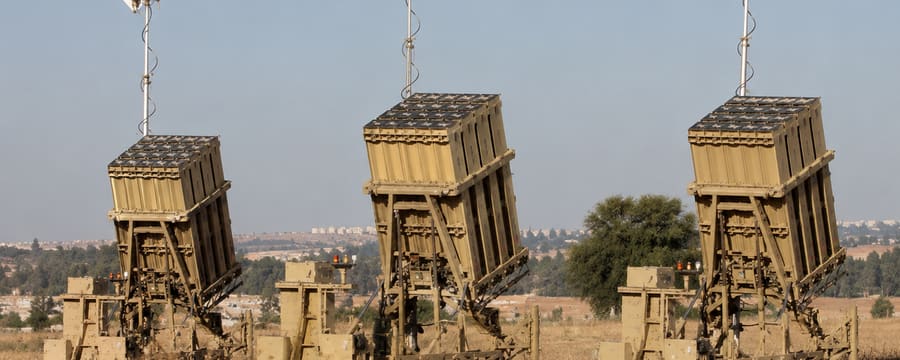 סוללות כיפת ברזל בשדה